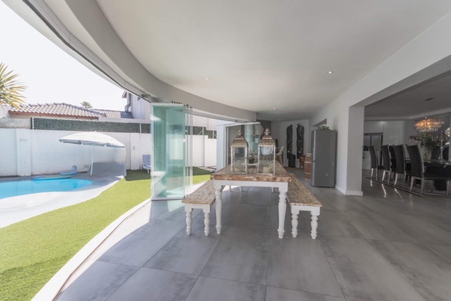 5 Bedroom Property for Sale in Sunset Beach Western Cape